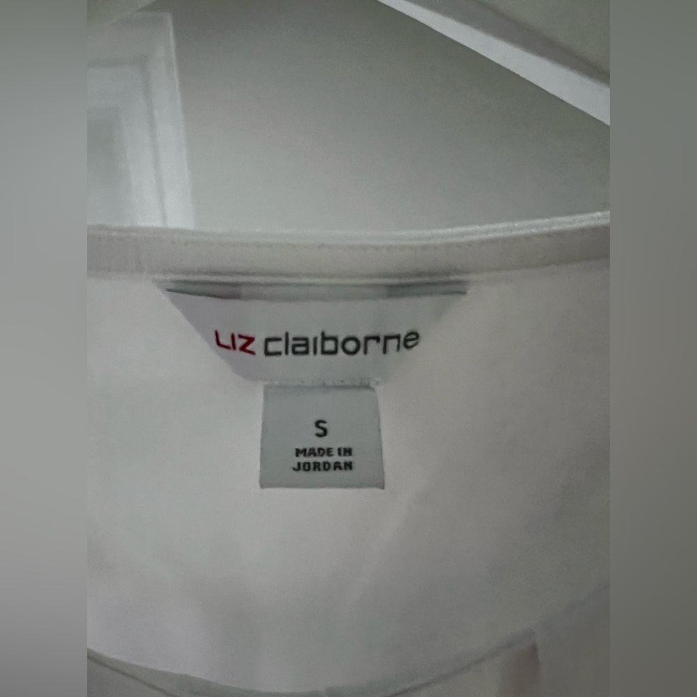 NWT! Women’s S Liz Claiborne White Pleated Fitted Blouse - Picture 4 of 6